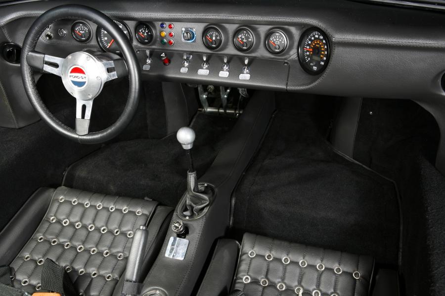  Ford GT40 CAV Recreation 1966 года  (фото 3 из 9)